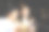 亚洲母亲和女儿在自拍或相册上大笑和微笑，一起在餐厅或咖啡馆使用智能手机，有拷贝空间。家庭爱情，节日活动，或现代生活理念图片下载