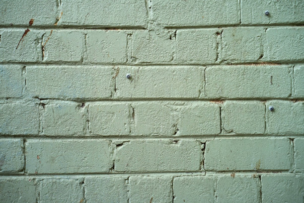 带绿色剥落油漆的砖墙图片下载