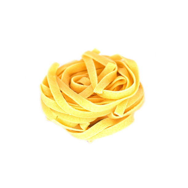 未煮过的面条。孤立的图片下载