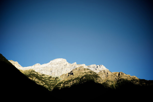庇里牛斯山图片下载