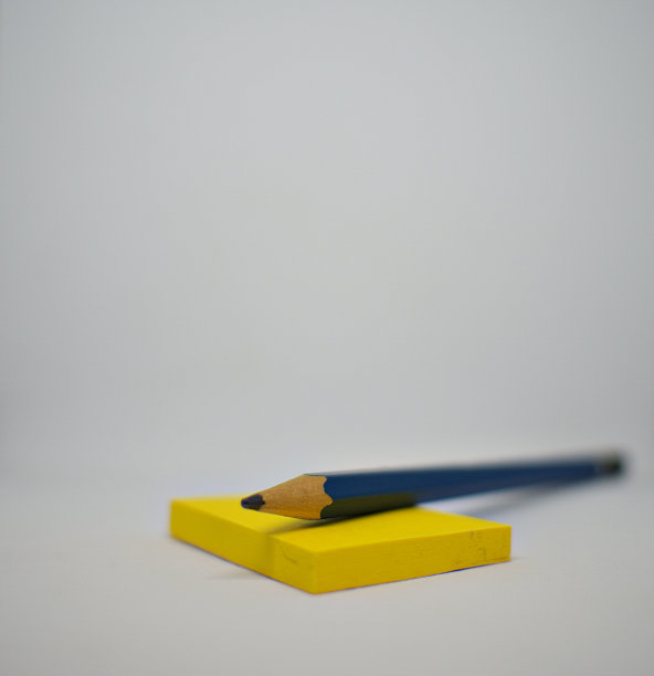 便利贴和铅笔图片下载