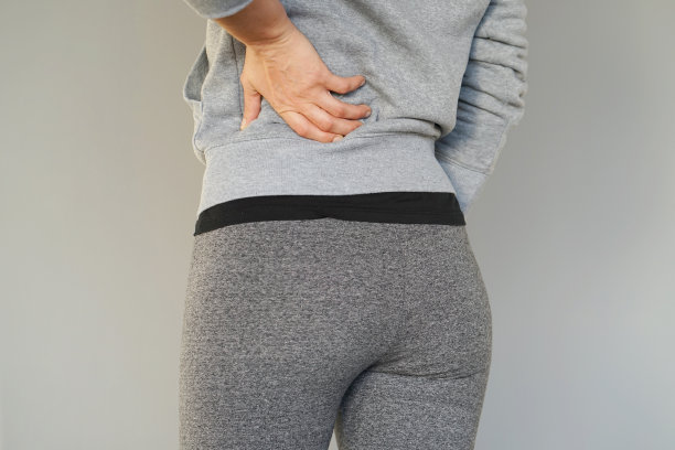 女性腰背部疼痛图片下载