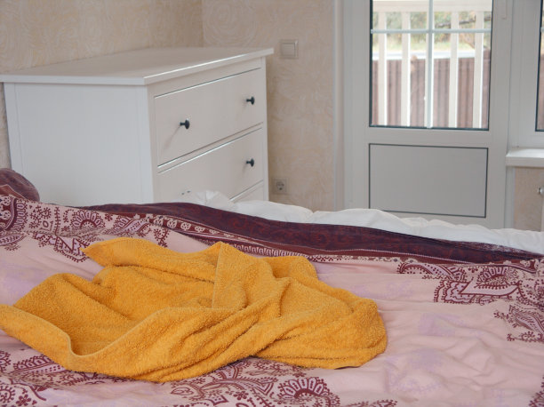 床上浴巾图片下载