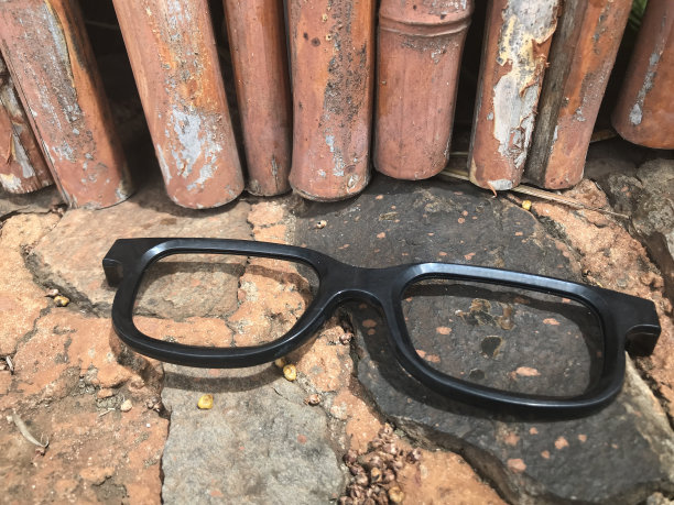 飓风后的克拉克·肯特眼镜图片下载