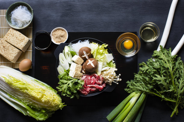 寿喜烧，日本传统家常菜。图片下载