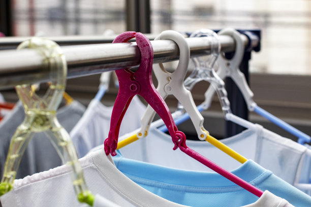 雨中洗衣图片下载