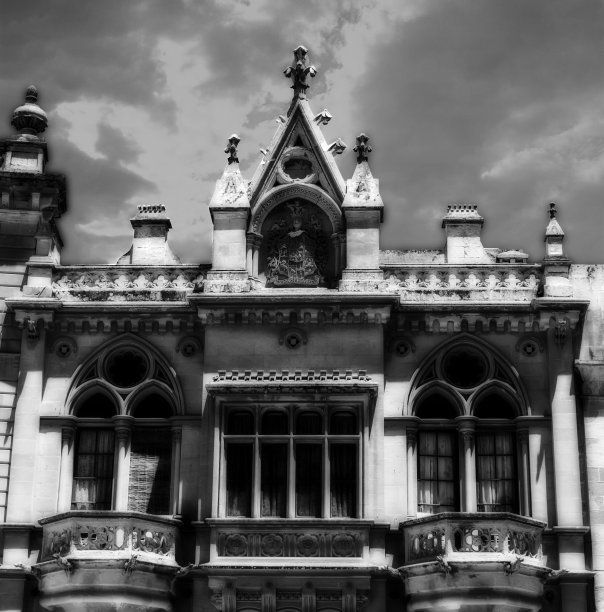 黑白哥特式建筑图片下载