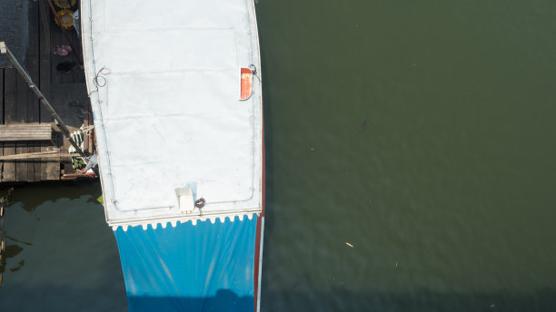 船顶视图在河图片下载