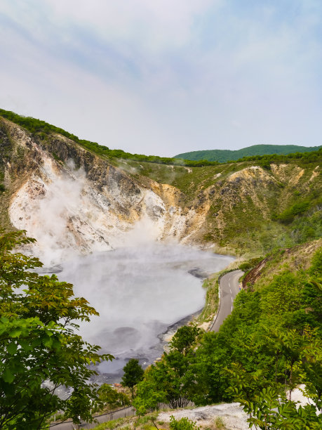 《登别地狱谷》是地狱之谷。日本北海道登别市温泉区图片下载