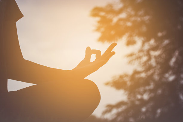 瑜伽在日落图片下载