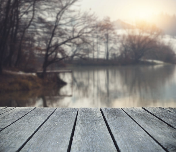 冬天的早晨在湖边图片下载