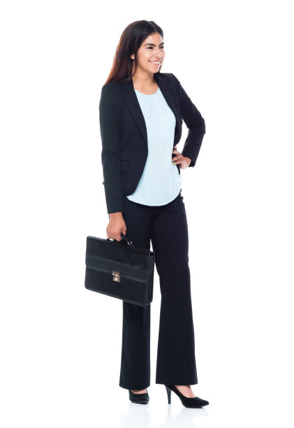手放在臀部，拿着公文包的女商人图片下载