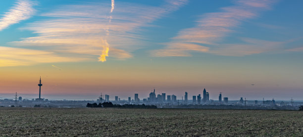 法兰克福与美因河的天际线图片下载