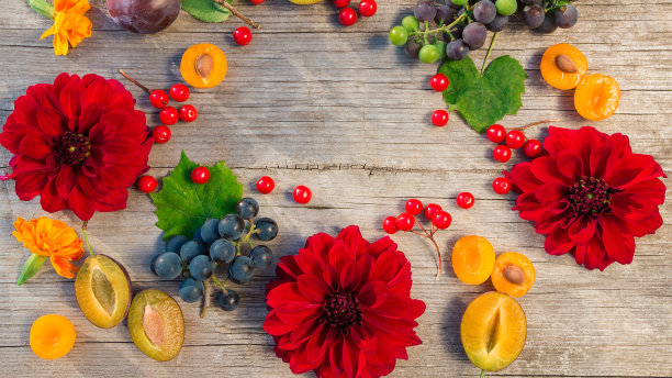 鲜花及礼品盒图片下载