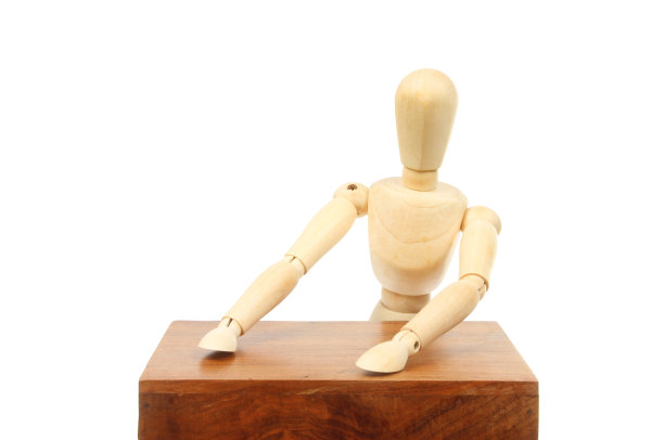 侏儒在桌子上图片下载