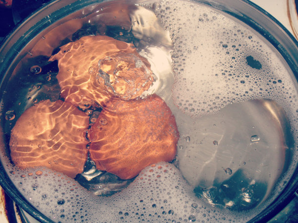 鸡蛋在热水锅里图片下载