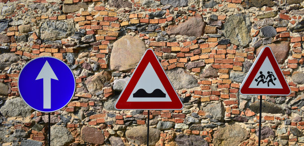 马路和roadsigns图片下载