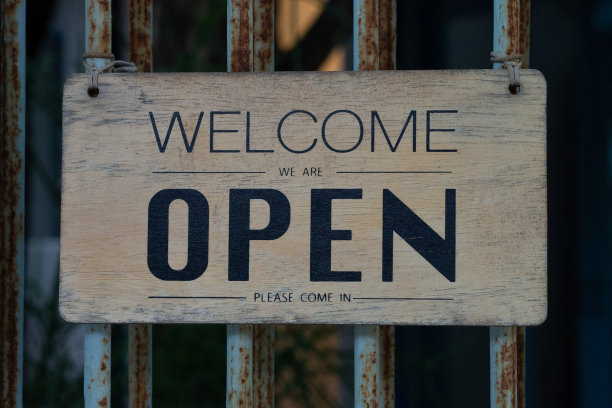 打开门上的标志图片下载