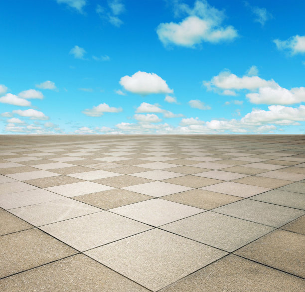 天空下空荡荡的广场图片下载