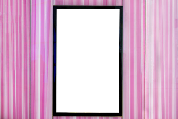 在粉红色、空白的白色屏幕上模拟垂直的招牌，用于室内广告或信息公告牌图片下载