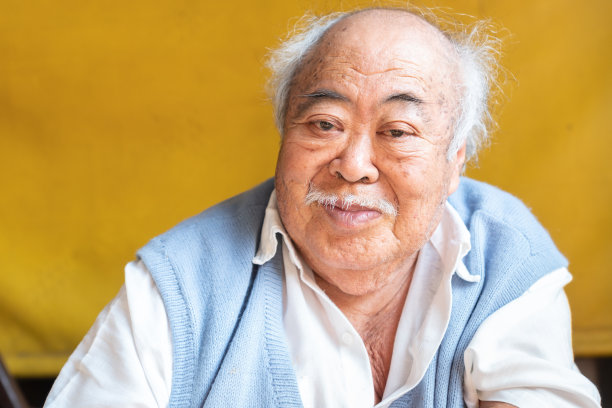 亚洲老年男性肖像图片下载