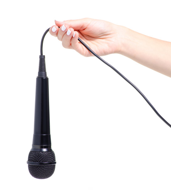 手里拿着麦克风图片下载