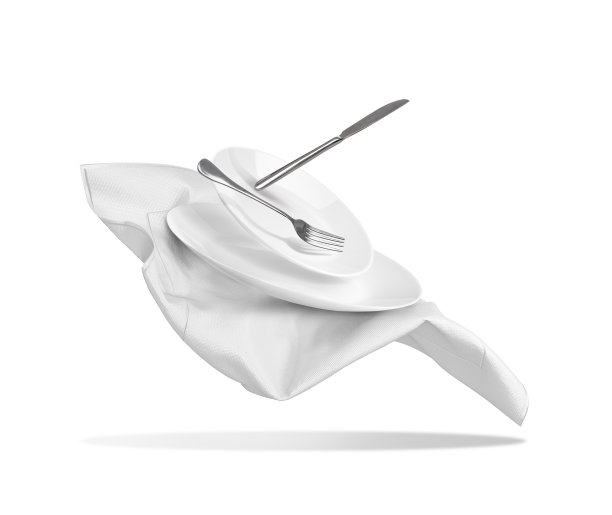 盘子和刀叉和餐巾在空中，孤立在白色的背景图片下载