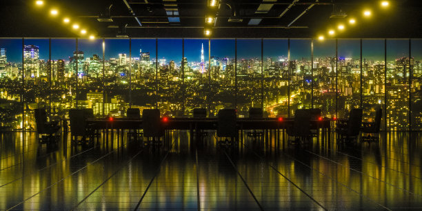 现代办公大楼会议室与东京塔图片下载