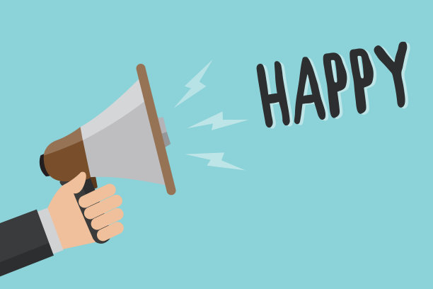 显示快乐的概念性手写。商业照片展示对某事感到满意或满意的人男人拿着扩音器蓝色背景信息大声说话。图片下载