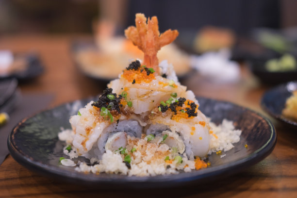 虾天妇罗。日本寿司卷图片下载