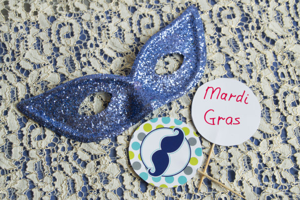狂欢节面具，画上的八字胡和Mardi Gras字样图片下载