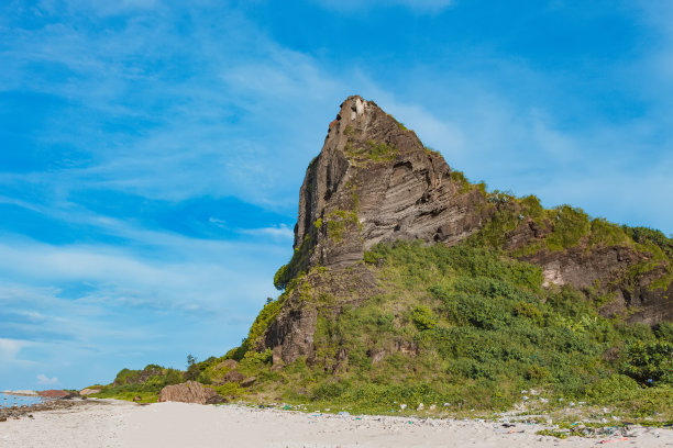 越南广义省黎山岛上的土来山图片下载