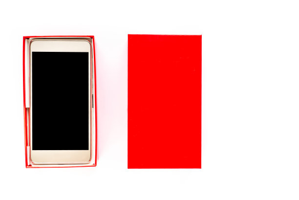 隔离手机，礼盒与智能手机，黑屏和触摸屏，优雅的无线设备概念图片下载