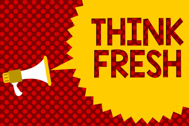 显示“新鲜思考”的文字标志。概念照片对天然成分的思考积极良好的环境扩音器扬声器黄色语音气泡信息红色背景半色调。图片下载