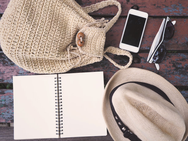 女性度假的旅行配件和服装图片下载