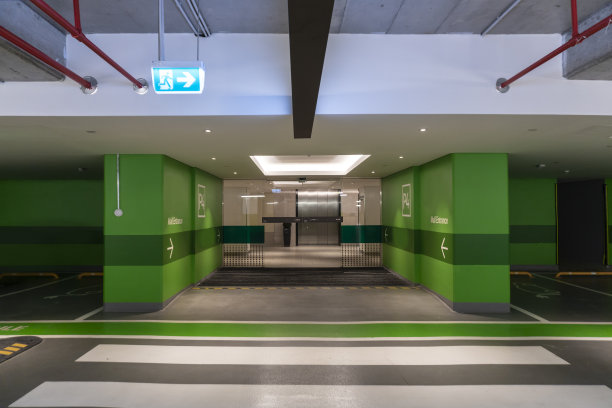 空的地下车库图片下载