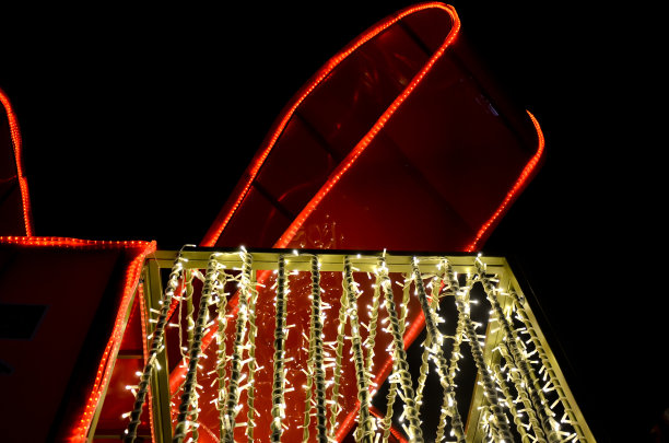 装饰圣诞街道的灯饰盒的细节图片下载