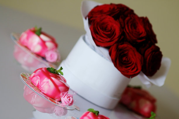 果冻甜玫瑰形状的沙漠图片下载