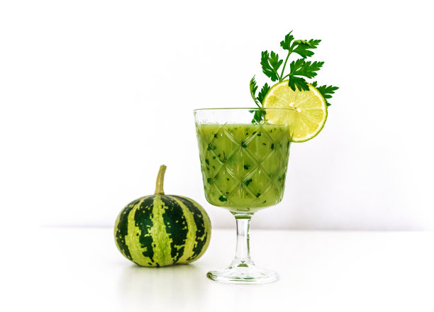 绿冰沙配西葫芦，青柠和欧芹图片下载