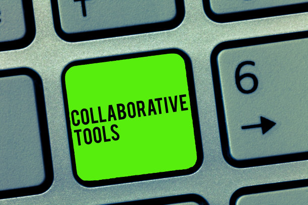 显示协作工具的文本符号。概念照片私人社交网络连接通过在线电子邮件图片下载