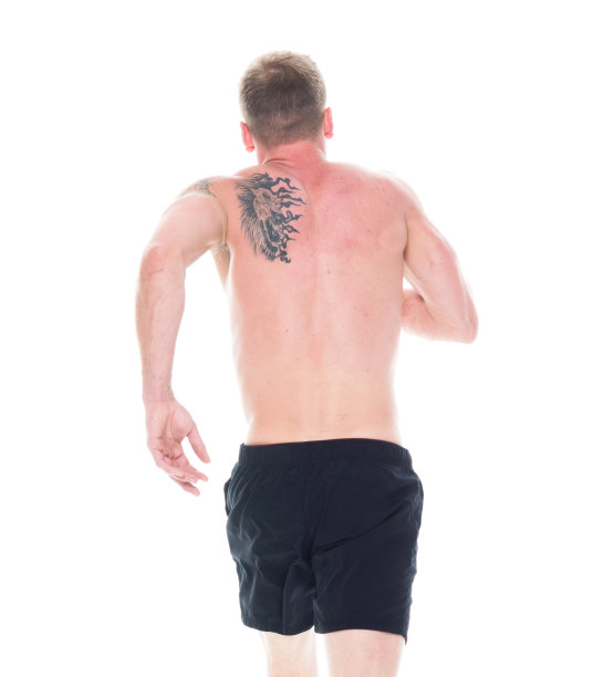 帅气的赤膊男人跑步，后视镜图片下载