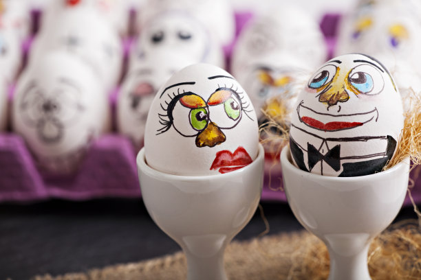 爱与婚礼概念与鸡蛋图片下载