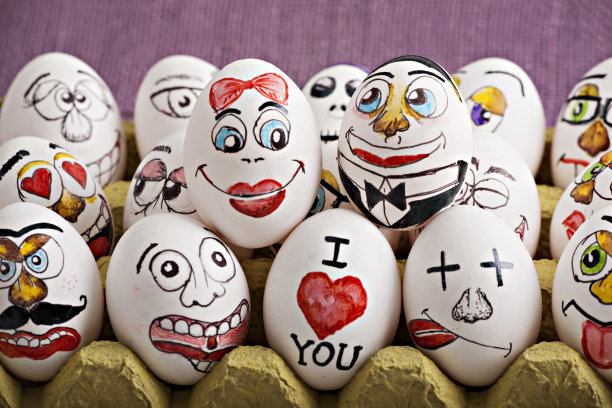 爱与婚礼概念与鸡蛋图片下载