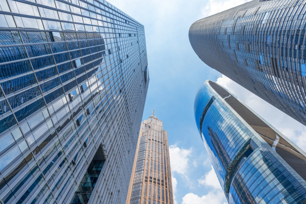 仰望城市的摩天大楼图片下载