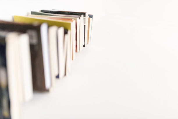 角落里的书图片下载