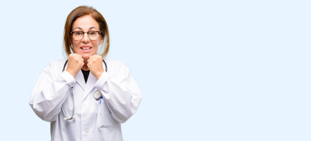 女医生、医务人员惊恐不安，表现出焦虑和恐慌的姿态，不知所措图片下载