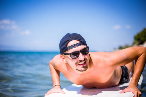 适合冲浪运动员图片下载