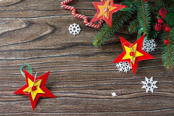 圣诞树玩具星星礼物。手工制作的。儿童创意项目，手工艺品，儿童工艺品。图片下载