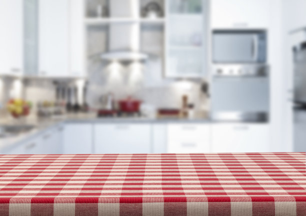 空空的厨房台面上铺着红白格子桌布图片下载
