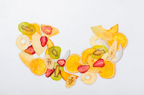 白色背景上的干果图片下载